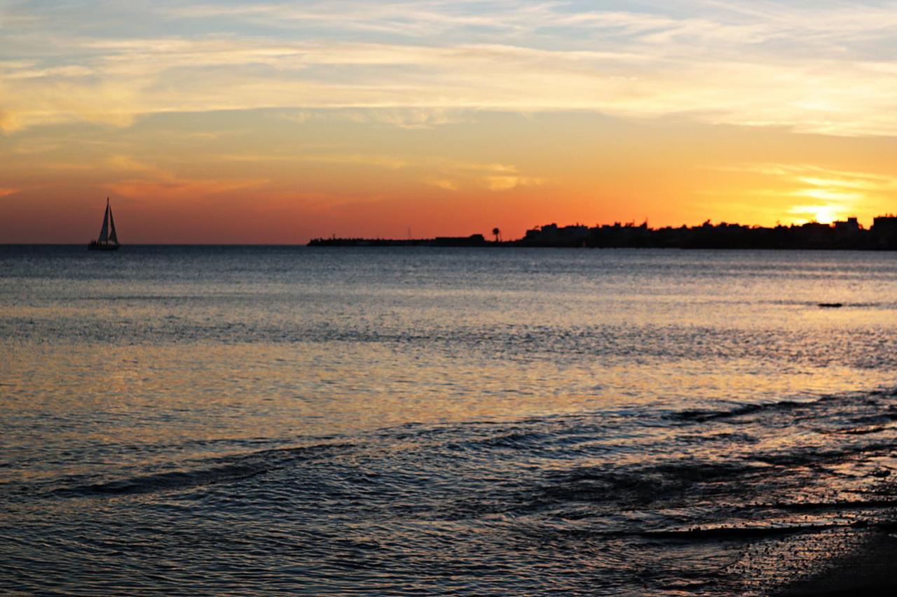 Alley To The Beach Ierapetra  Bagian luar foto